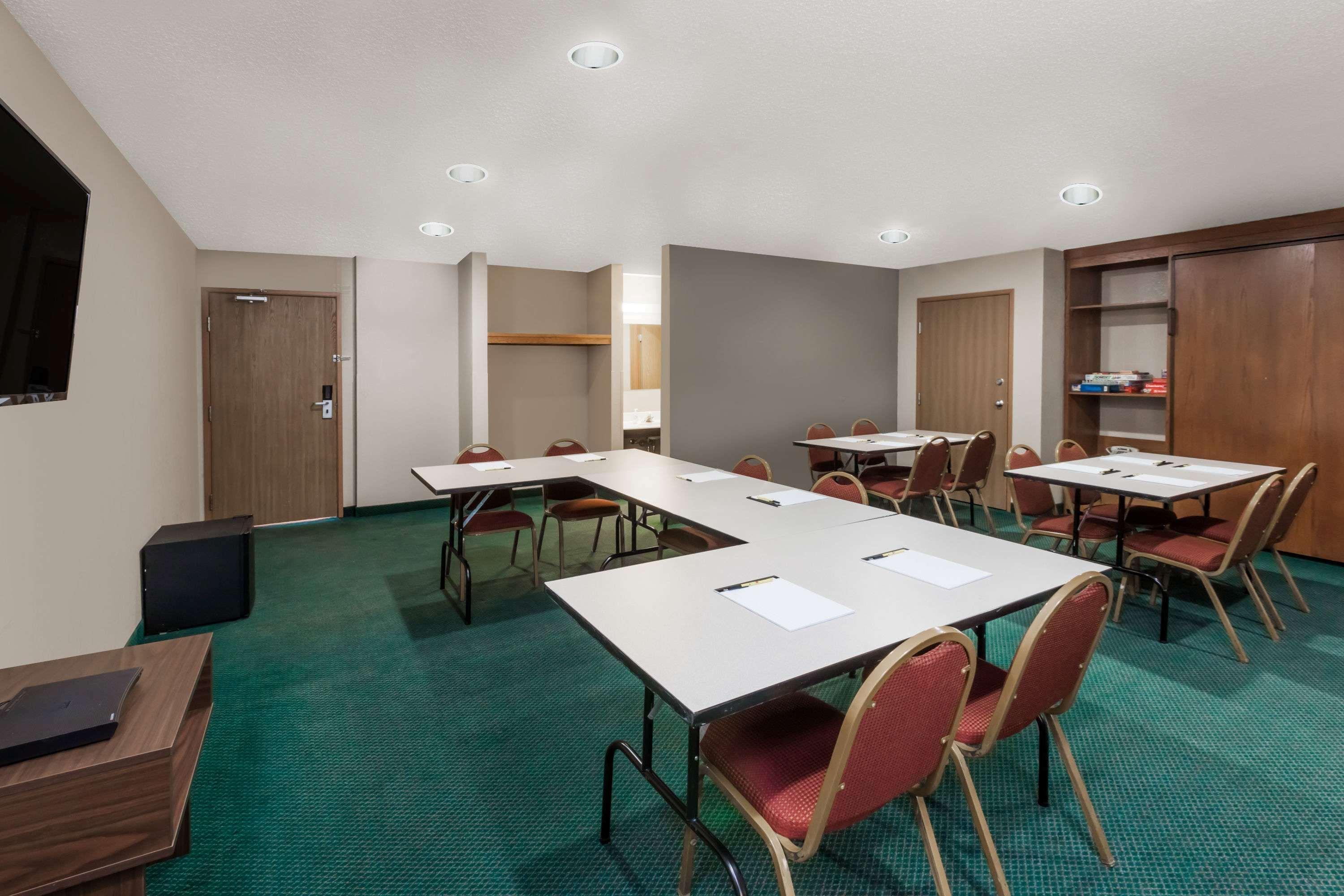 Super 8 By Wyndham Ionia Mi Otel Dış mekan fotoğraf